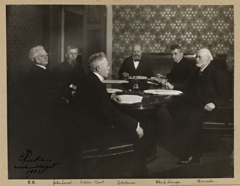 Fil:First meeting Norwegian Nobel Committee 1905.jpg