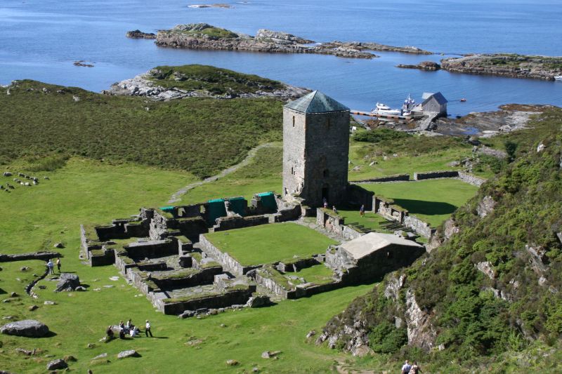 Fil:Selje kloster Nordfjord.jpg
