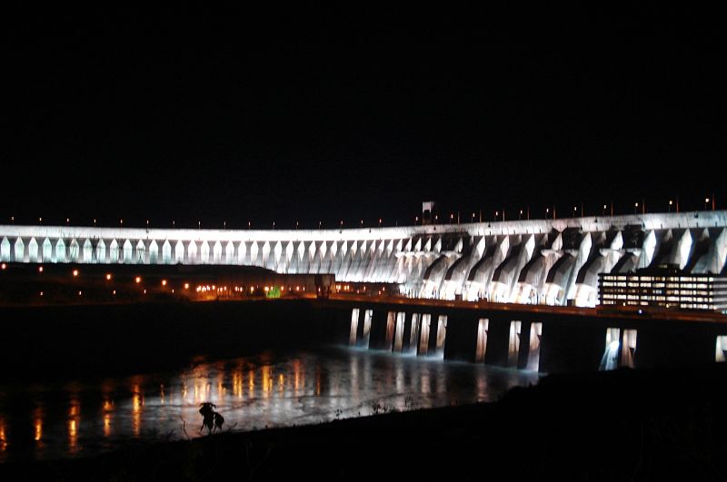 Fil:Itaipu noche.jpg