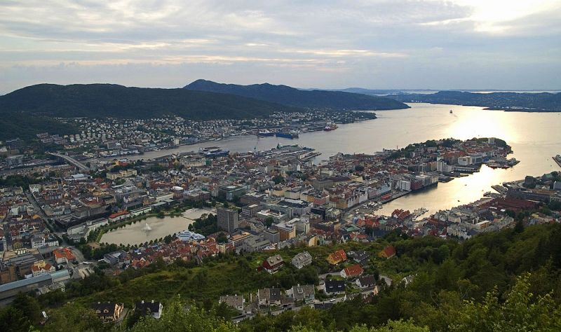 Fil:Fløyen view on Bergen edit.jpg